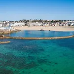 Ommaroo فندق